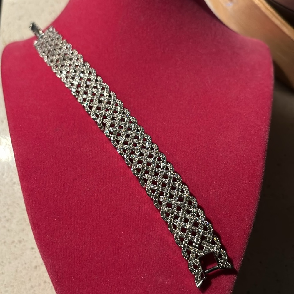 Authentic Swarovski Crisscrossed weave Diamond Bracelet. Excellent condition - Picture 10 of 17